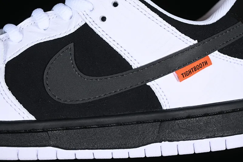 All categories Nk SB Dunk Series Nk SB Dunk Low low-top sneakers Cost-effective version Tightbooth x Nk SB Dunk joint model Reverse Panda SB low-top casual sports skateboard shoes FD2629-100